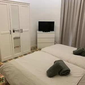 2 Bedroom In The Centre Of Apartamento