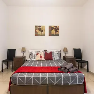 Superbly Located Cosy 2-bedroom Apartamento
